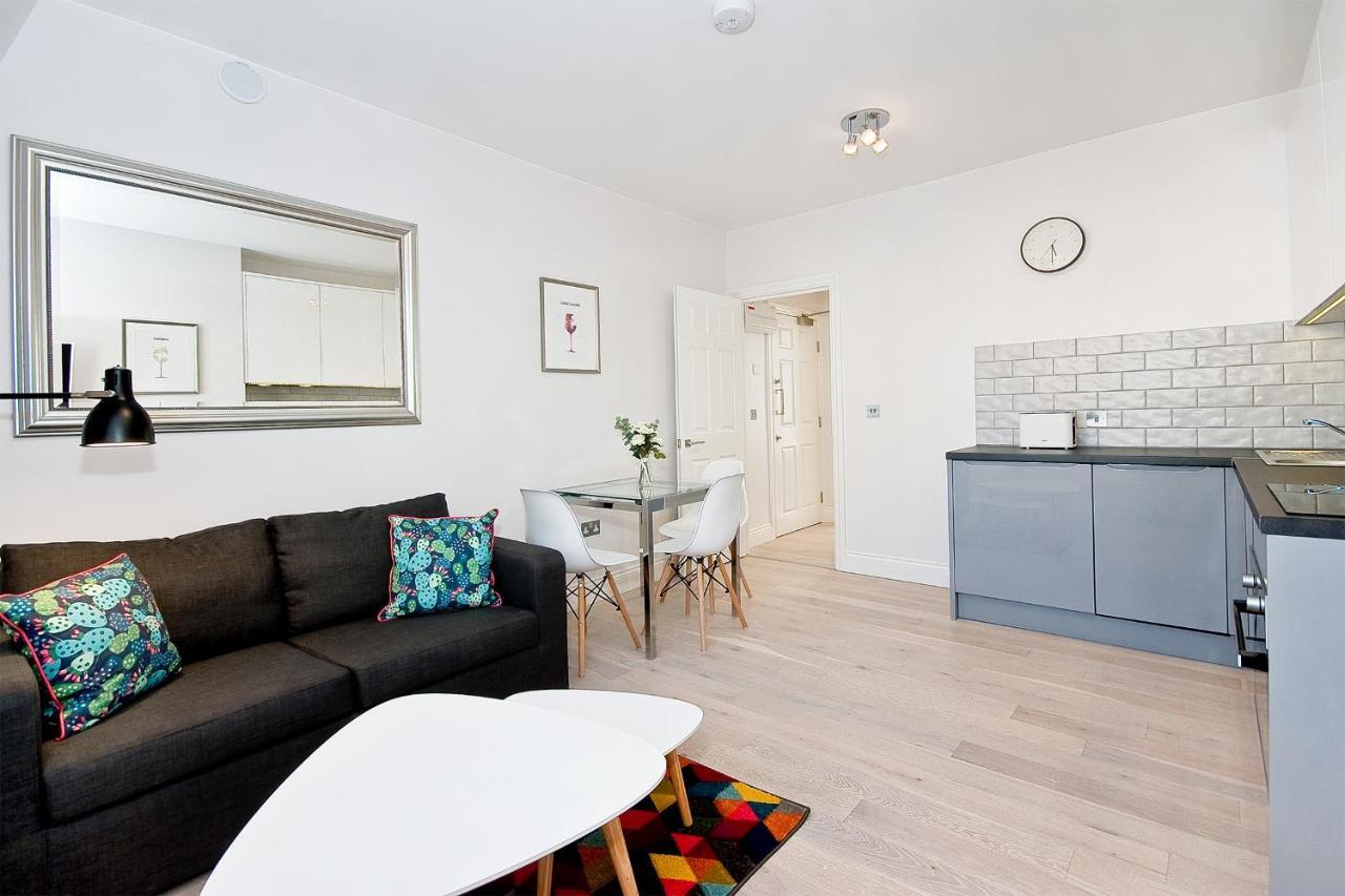 F6 Greek Street By Living * Londen